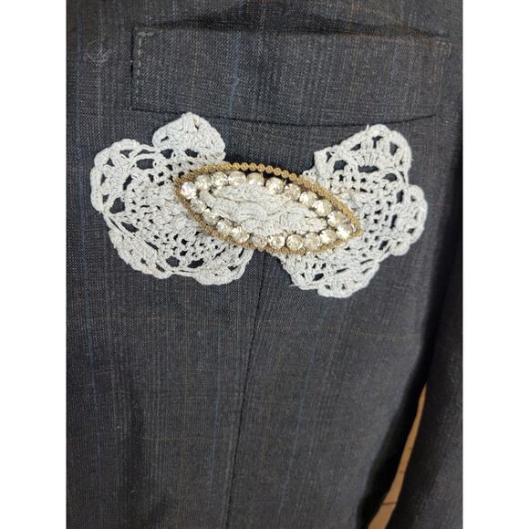 Shabby Chic HOBO Boho Gray Two-Button Patched Crochet Brooch Jacket Women's 45" - Picture 11 of 16